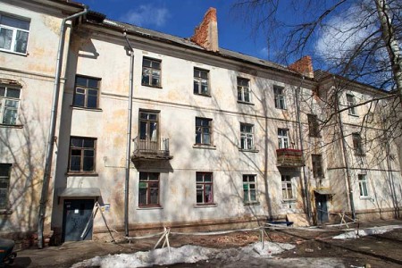 Печная труба обрушилась во двор жилого дома в Витебске. Фото Сергея Серебро