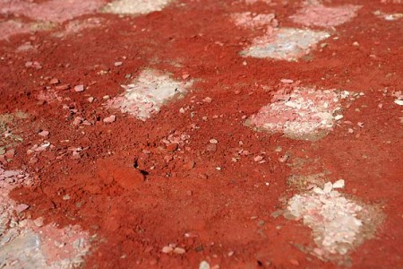 Плитка на набережной Витьбы рассыпается в пыль. Фото Сергея Серебро