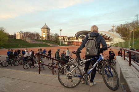 Витебские велосипедисты провели велопробег по улицам города, чтобы привлечь внимание властей к проблемам велоинфрастуктуры в Витебске. Фото Сергея Серебро