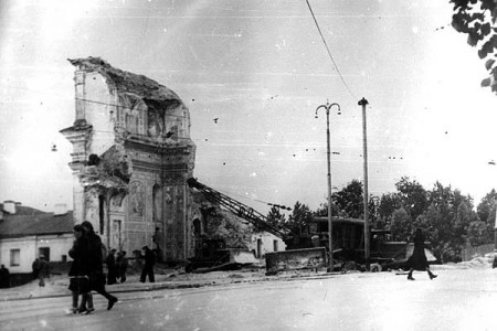 Разборка руинов подорванного Свято-Николаевского собора. 1950-е