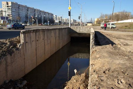 Подземный переход у телезавода «Витязь» снова затопило. Фото Сергея Серебро