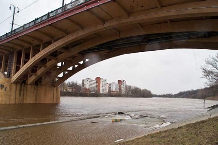 Парковые скамейки отправляются в пушествие. Фото Сергея Серебро