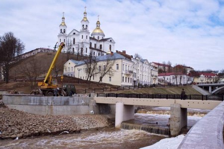 Уровень воды в Двине и Витьбе быстро растет. Фото Сергея Серебро