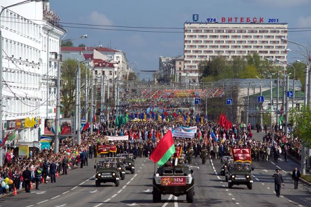 Демонстрация в честь 66-й годовщины Великой Победы в Витебске. Фото Сергея Серебро