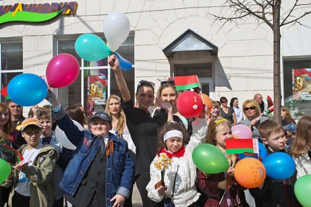 Демонстрация в честь 66-й годовщины Великой Победы в Витебске. Фото Сергея Серебро