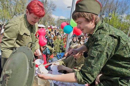 Демонстрация в честь 66-й годовщины Великой Победы в Витебске. Фото Сергея Серебро