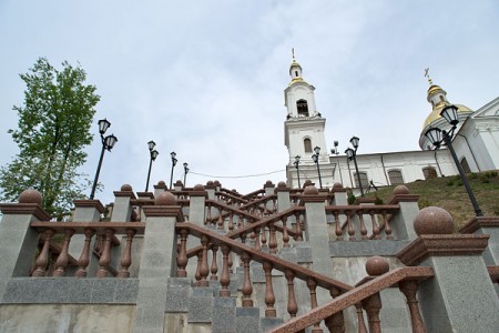 В Витебске появились падающие шары. Фото Сергея Серебро