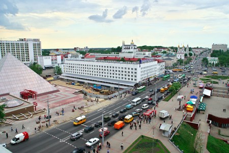 Огромная автомобильная пробка в центре Витебска. Фото Сергея Серебро