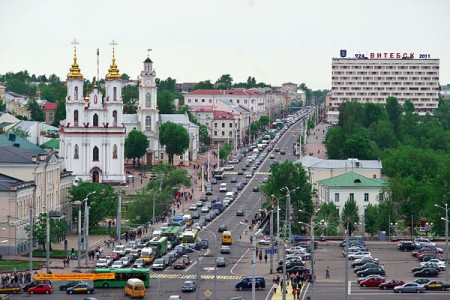 Огромная автомобильная пробка в центре Витебска. Фото Сергея Серебро