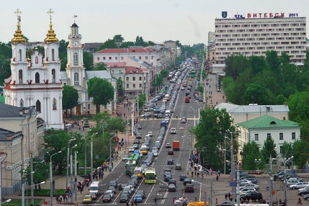 Огромная автомобильная пробка в центре Витебска. Фото Сергея Серебро