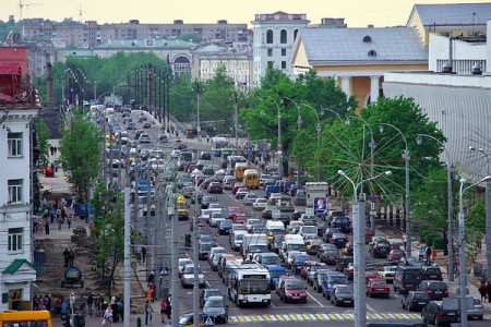 Огромная автомобильная пробка в центре Витебска. Фото Сергея Серебро