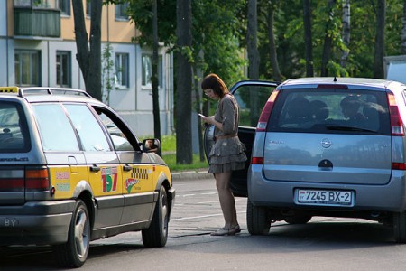 В Витебске такси протаранило автомобиль с девушкой и ребенком. Фото Сергея Серебро