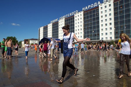 Мокрые войны в Витебске. Фото Сергея Серебро