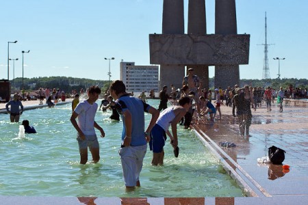 Мокрые войны в Витебске. Фото Сергея Серебро