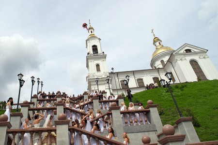 Парад невест в Витебске. Фото Сергея Серебро