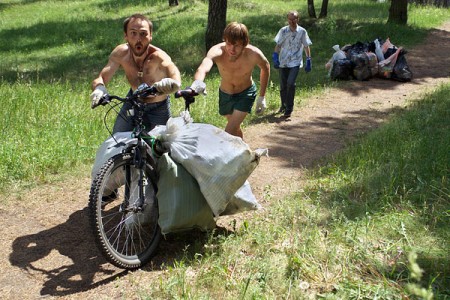 Вялікая ўборка на Юр’евай горцы. Фота Сержука Серабро