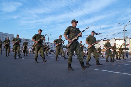 Рэпетыцыя 3 ліпеня: самаходная Брэсцкая крэпасць і палонныя немцы на вуліцах Віцебска. Фота Сержука Серабро