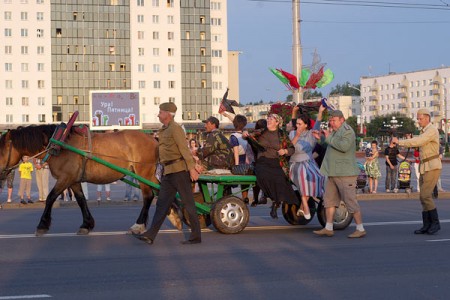 Рэпетыцыя 3 ліпеня: самаходная Брэсцкая крэпасць і палонныя немцы на вуліцах Віцебска. Фота Сержука Серабро