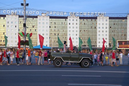 Рэпетыцыя 3 ліпеня: самаходная Брэсцкая крэпасць і палонныя немцы на вуліцах Віцебска. Фота Сержука Серабро