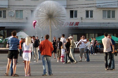 Віцебск. Плошча Перамогі. 19:00 3 ліпеня. Фота Сержука Серабро