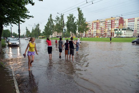 В Витебске тропический ливень и очередные затопления. Фото Сергея Серебро