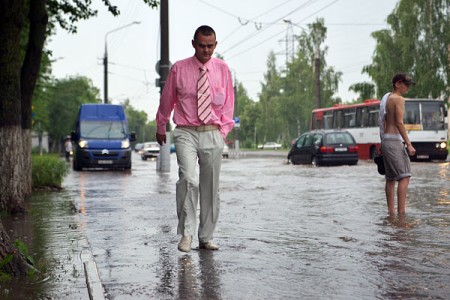 В Витебске тропический ливень и очередные затопления. Фото Сергея Серебро