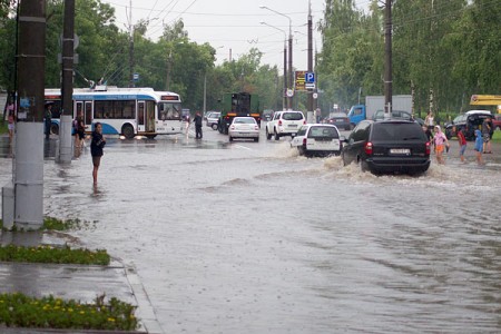 В Витебске тропический ливень и очередные затопления. Фото Сергея Серебро