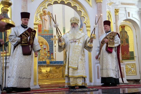 В Витебске совершен чин полного освящения Свято-Успенского собора. Фото Сергея Серебро