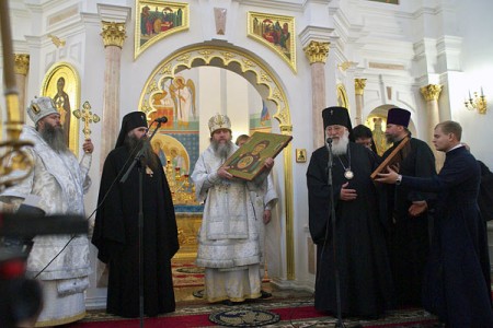 В Витебске совершен чин полного освящения Свято-Успенского собора. Фото Сергея Серебро