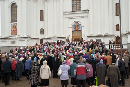 В Витебске совершен чин полного освящения Свято-Успенского собора. Фото Сергея Серебро