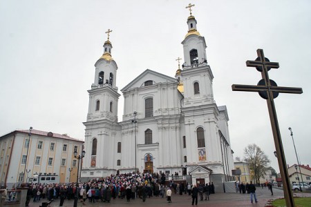 В Витебске совершен чин полного освящения Свято-Успенского собора. Фото Сергея Серебро