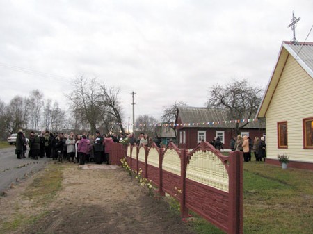 15 лістапада біскуп Уладзіслаў Блін наведаў парафію Найсвяцейшай Тройцы ў Глыбокім. Фота кс. Віктара Місевіча