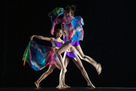 «Человечность без купюр». Группа современного танца «ТАД» Гродненской областной филармонии. фото Сергея Серебро