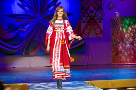 2-я вицемисс «Мисс СНГ-2011» Юлия Алексеева. Фото Сергея Серебро