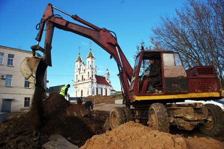 Цяпер працы на месцы кляштара бернардзінаў вядуцца пад наглядам археолагаў. Фота Сержука Серабро