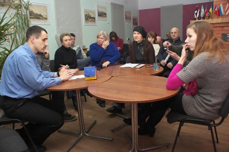 Павел Севярынец ініцыяваў стварэнне аргкамітэта па дапамозе Сяргею Каваленку. Фото Сергея Серебро