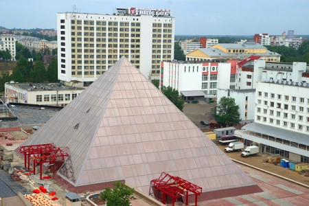 Бизнес-центре “Марко-сити” в Витебске. Июнь 2011 года. Фото Сергея Серебро