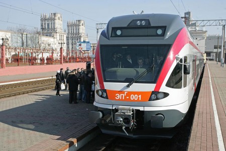 Швейцарская электричка сбила лося в Толочинском районе. Фото photo.bymedia.net