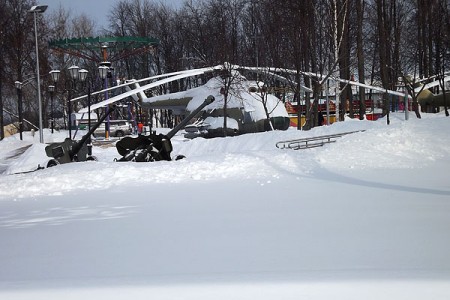 Битва со снегом на площади Победы. Фото Яны Ильиной