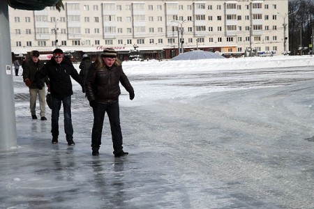 Битва со снегом на площади Победы. Фото Яны Ильиной