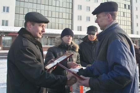 Дзевяць ледзяных скульптур упрыгожылі галоўную плошчу Віцебска. Фота Сержука Серабро