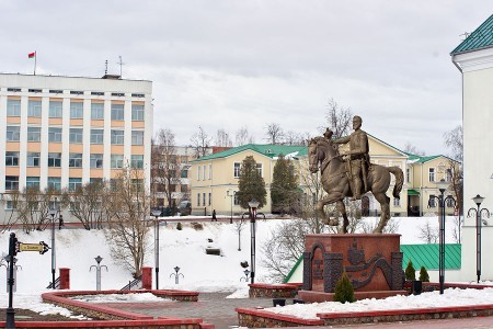 Так можа выглядаць будучы помнік Вялікаму князю Літоўскаму Альгерду, які плануюць усталяваць у Віцебску. Фотамантаж Сержука Серебро