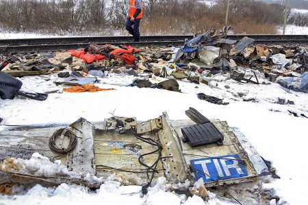 Белорусская фура столкнулась с поездом в Смоленской области, есть жертвы. Фото ГУ МЧС России