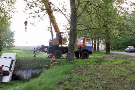 Под Витебском «жигули» улетели в мелиорационный канал. Фото МЧС