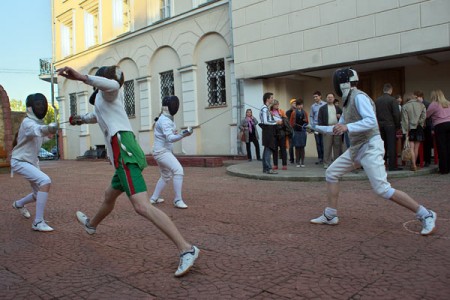 У Ноч музеяў віцябляне маглі трапіць у напалеонаўскія часы. Фота Сержука Серабро