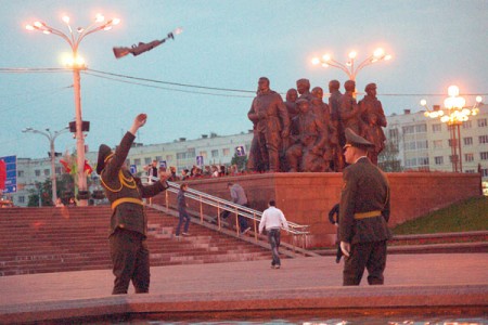 В Витебске прошла репетицая парада к Дню Победы. Фото Сергея Серебро