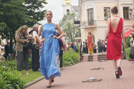 Показ моды под открытым небом в Витебске. Фото Сергея Серебро