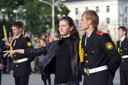 У Віцебску прайшла рэпетыцыя ўрачыстага шэсця на Дзень Рэспублікі. Фота Сержука Серабро