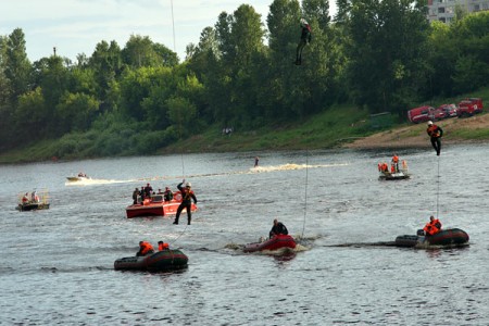 Водна-спартыўнае шоў на Дзвіне. Фота Сержука Серабро