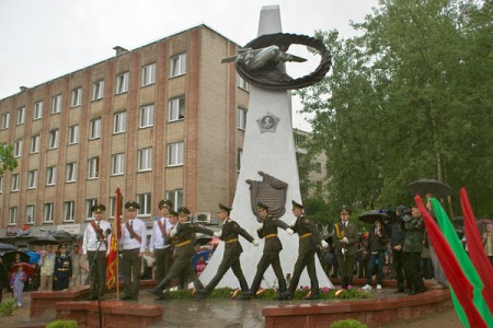 В Витебске открыли памятник авиаторам 339-го ВТАП. Фото Сергея Серебро